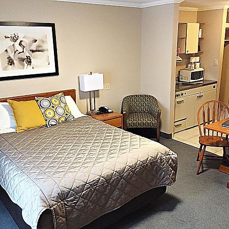Coastal Inn Dartmouth Extérieur photo