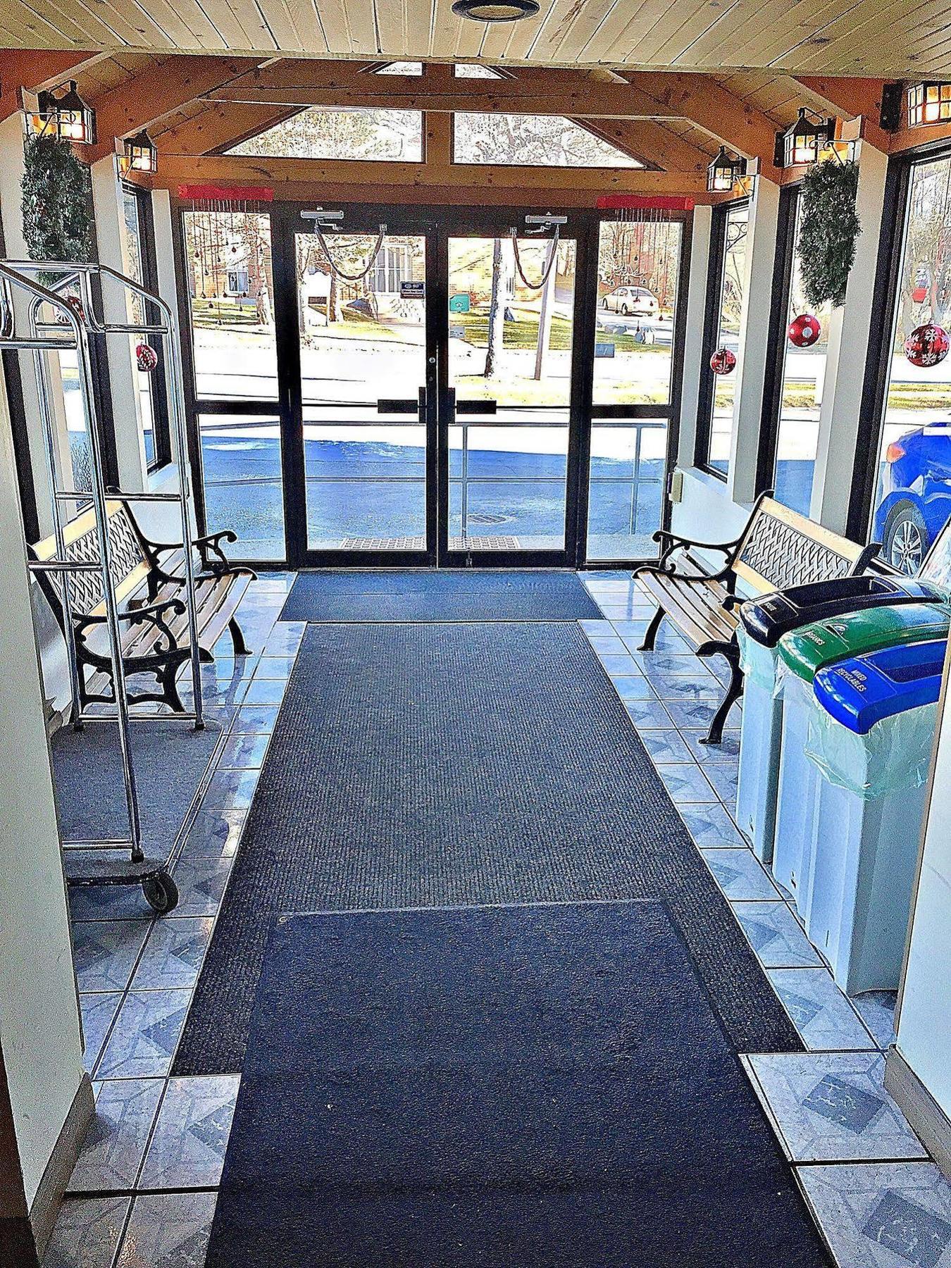 Coastal Inn Dartmouth Extérieur photo