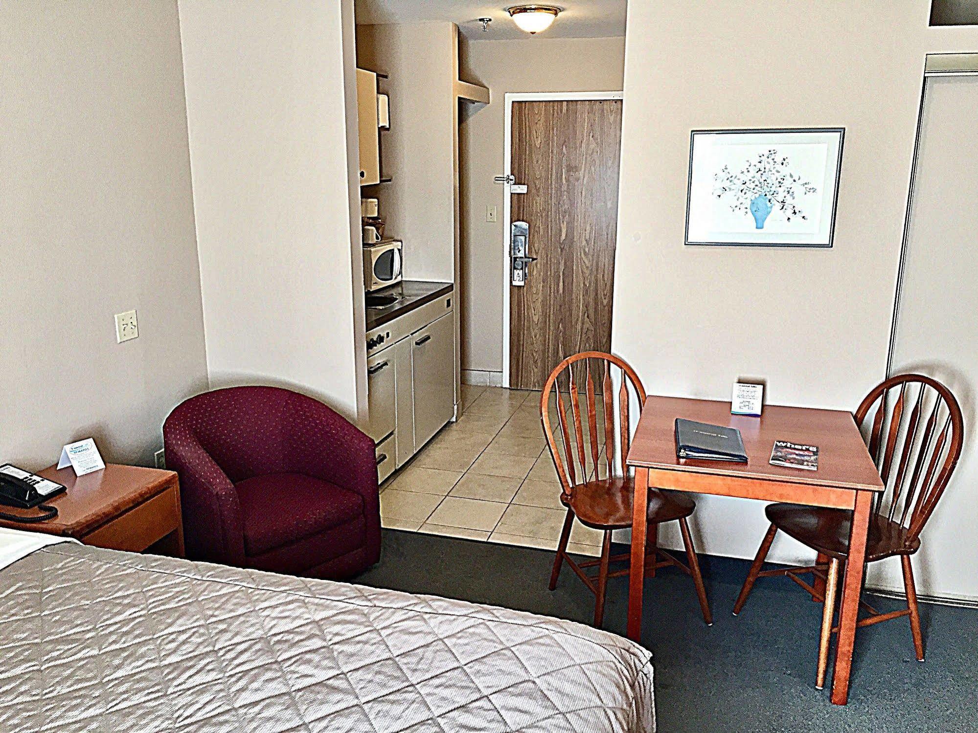 Coastal Inn Dartmouth Extérieur photo